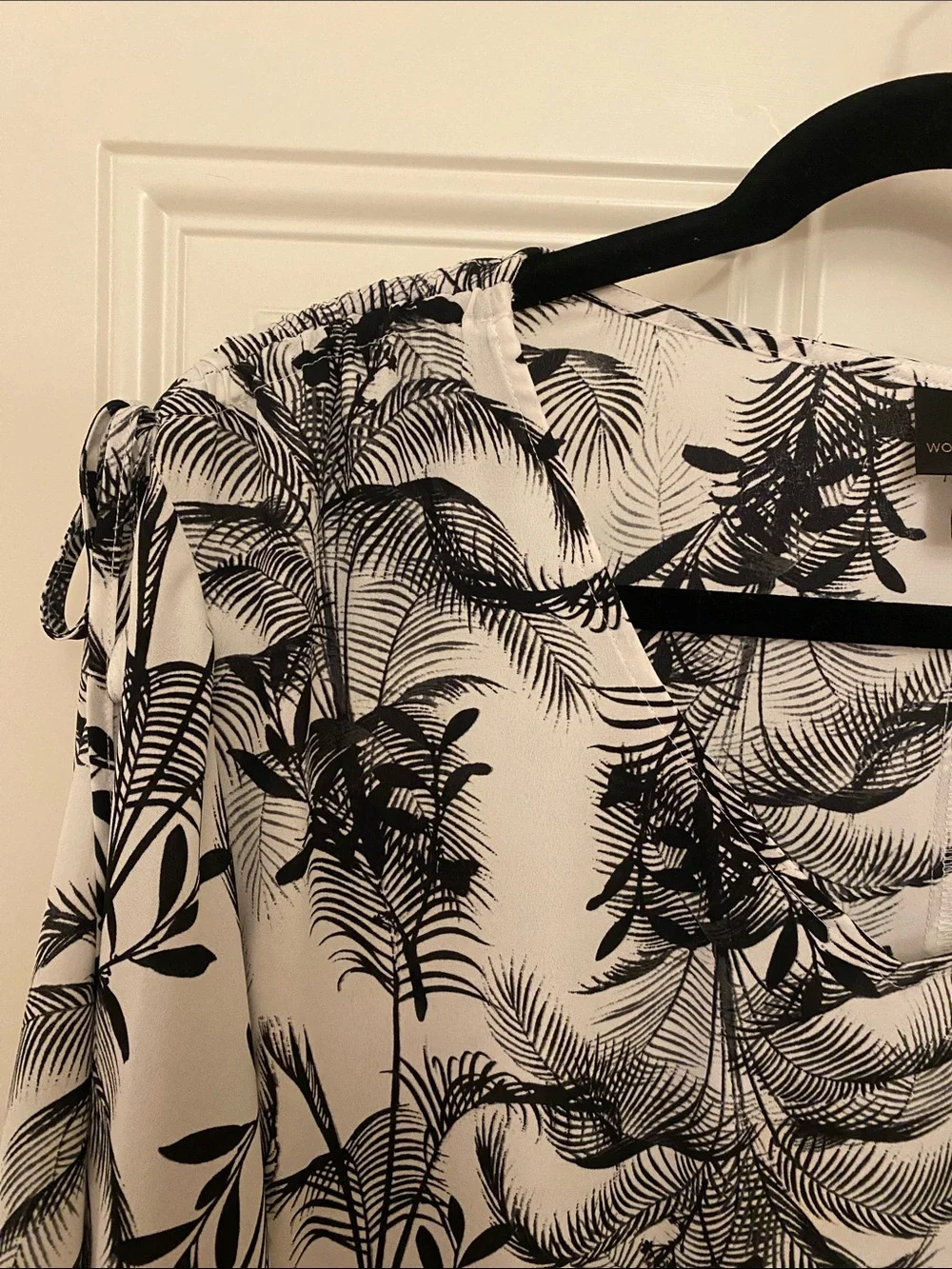 Worthington Women's Black & White Tropical Print Blouse 1X - Picture 2 of 4